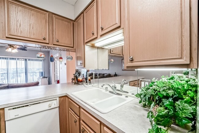 Building Photo - 351 Lakeside Ln