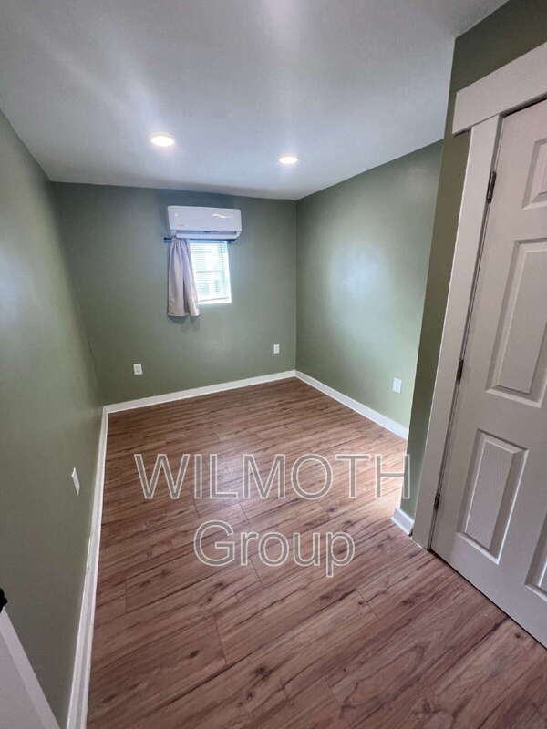 Building Photo - 2530 N Temple Ave