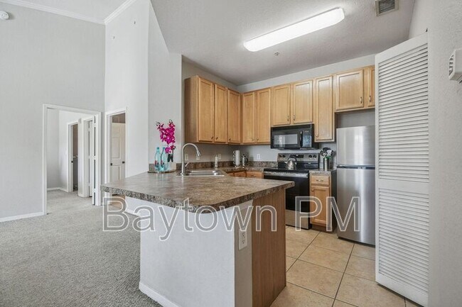 Building Photo - 10025 Courtney Palms Blvd