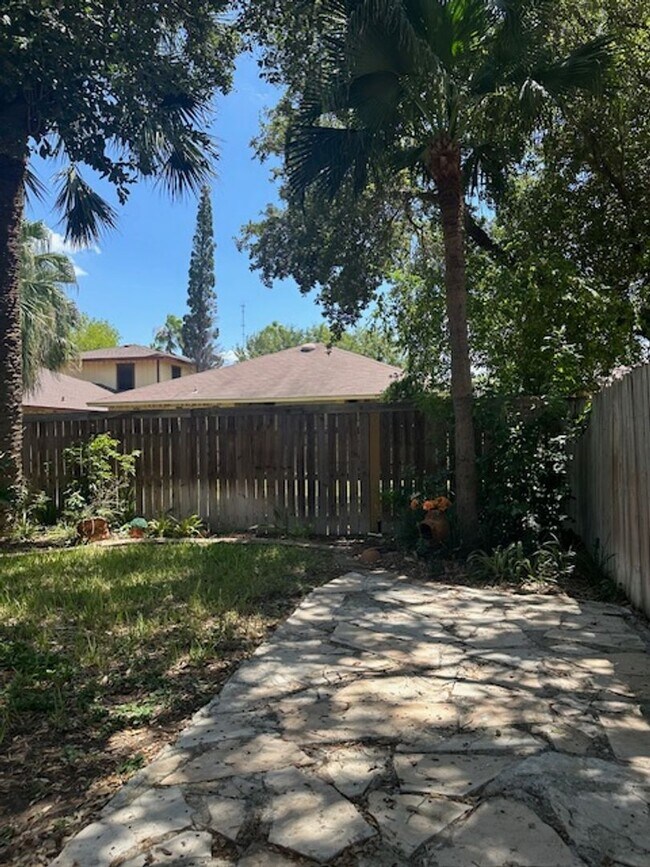 Building Photo - 2137 Mynah Ave