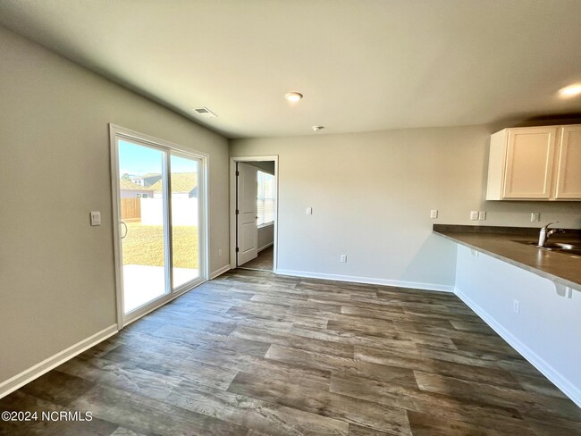 Building Photo - 8219 E Highcroft Dr NE