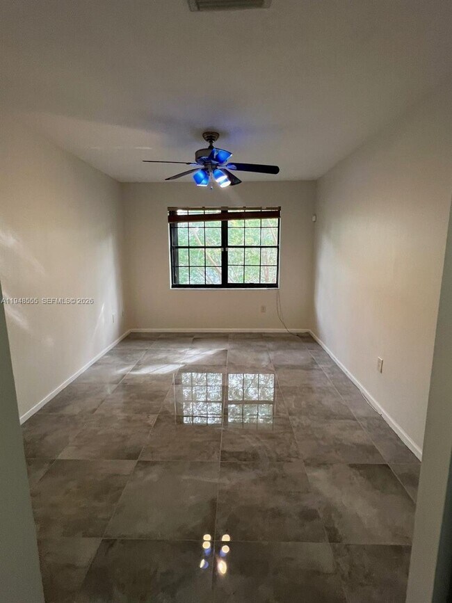 Building Photo - 252 City View Dr