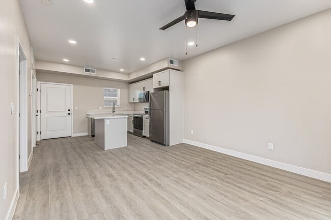 Building Photo - 1435 E Taylor St