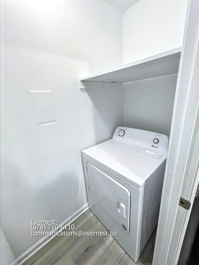 Building Photo - 483 Ellenwood Dr