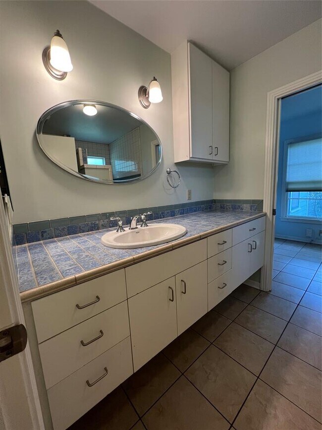 Building Photo - 1511 Romeria Dr