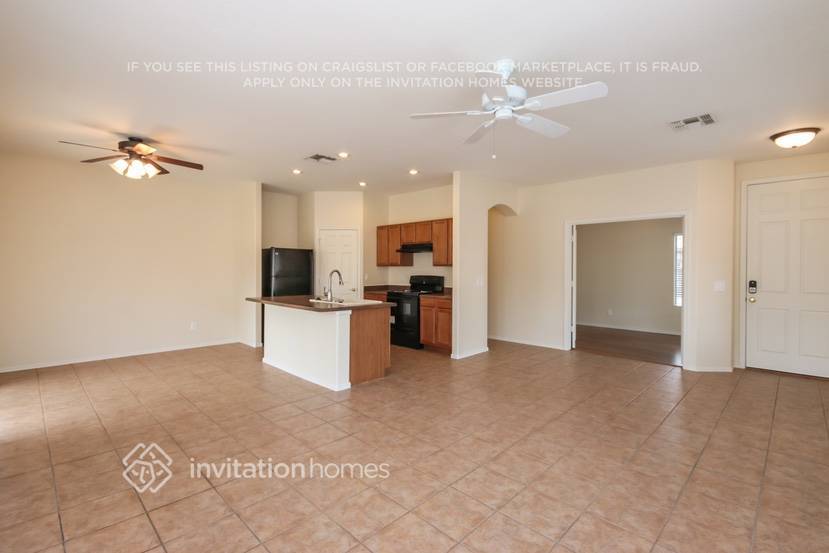 Building Photo - 2593 E Riviera Dr