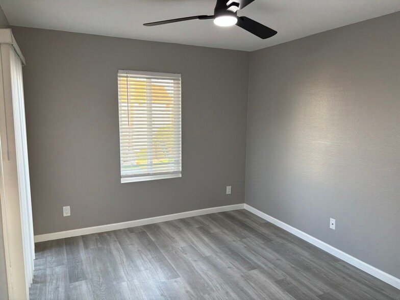 Building Photo - 16971 Hoskins, 3