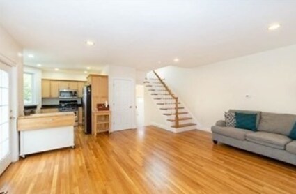 Primary Photo - 115 Jackson St