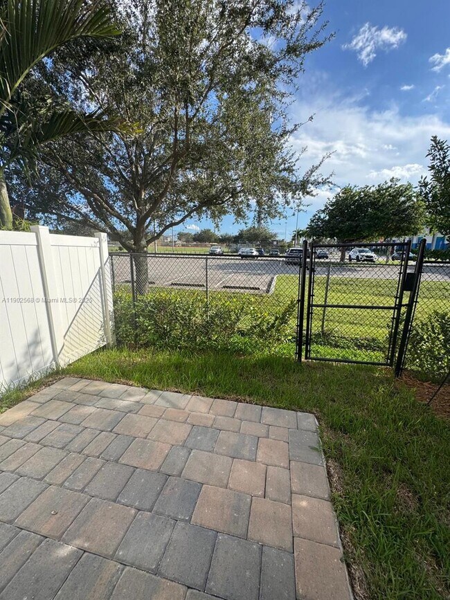 Building Photo - 17108 SW 2nd Cir