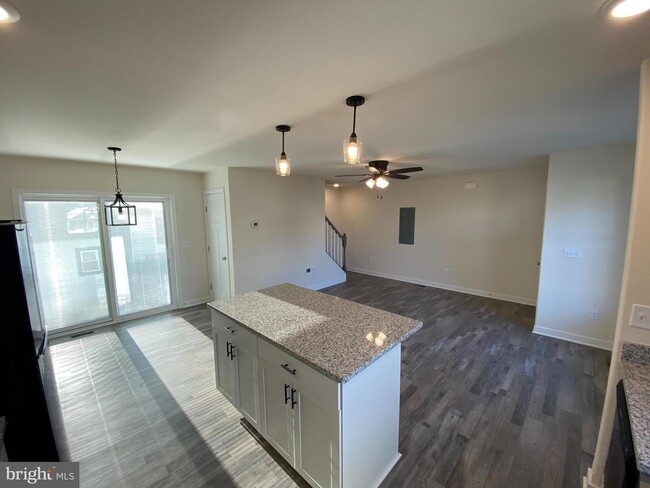 Building Photo - 316 3rd St