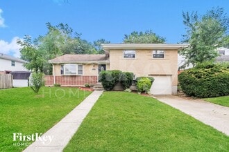 Building Photo - 1015 Thunderbird Dr