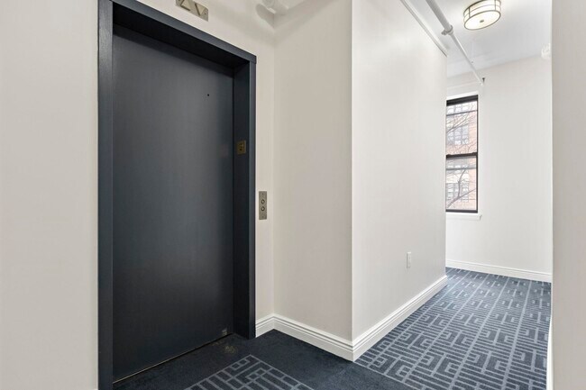 Building Photo - 263 10th St