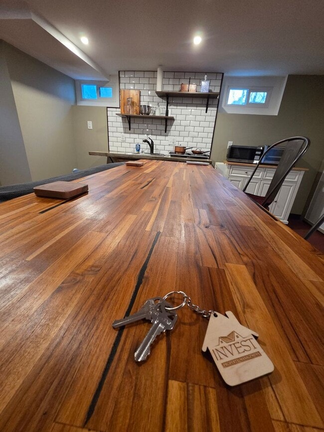 Building Photo - Furnished 1 Bedroom 1 Bath Basement Unit-No Pets-Single Occupancy -NO SMOKING