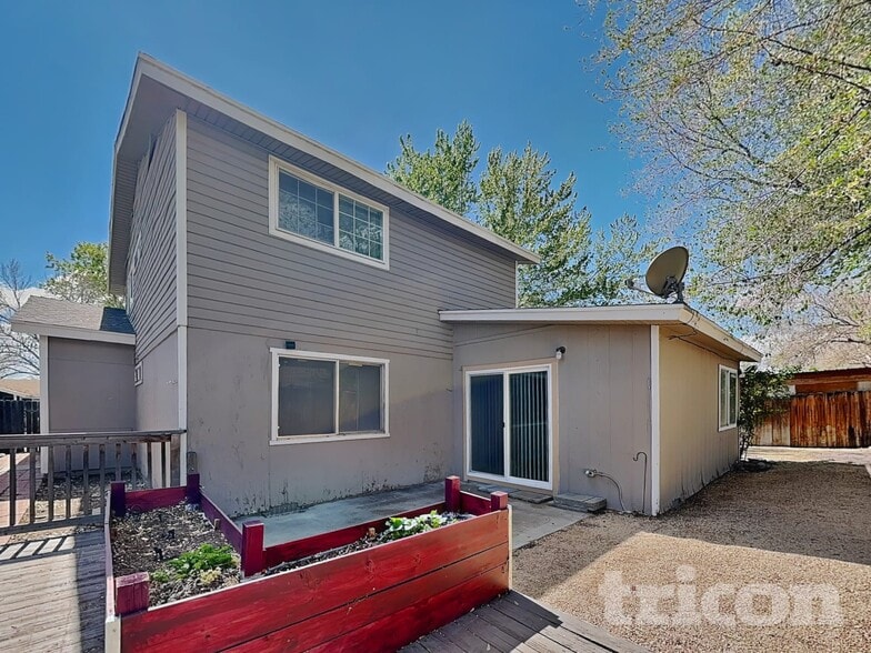 Building Photo - 2255 Howard Dr