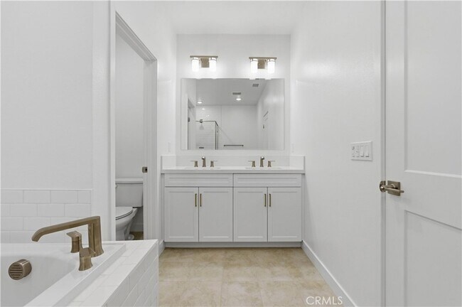 Building Photo - 11647 Saddleback Dr