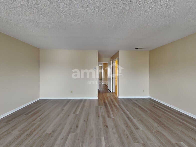 Building Photo - 1939 Dutch Elm Dr