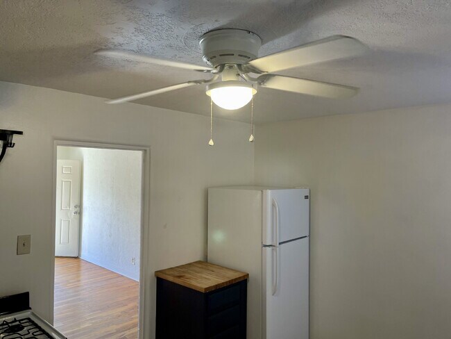 Building Photo - 1 bedroom / 1 bath close to KAFB and I-25 Move-in Special!