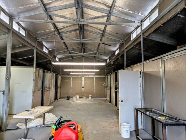 Building Photo - 2045 Weston Rd