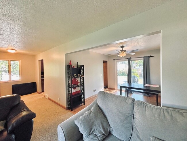 Building Photo - COME CHECK-OUT ALL THE UPDATES!  Great crystal home with huge fenced in backyard! Awesome home fo...