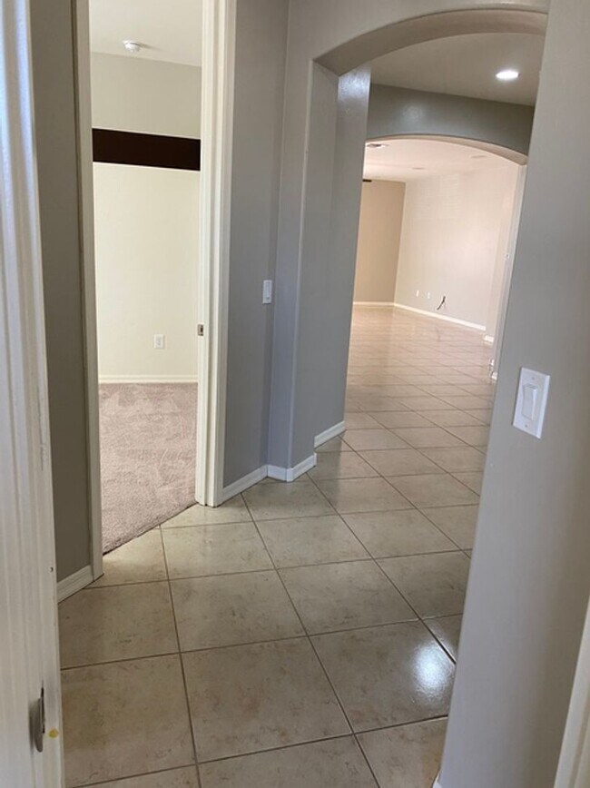 Building Photo - Spacious Tangerine Crossing - Corner Lot