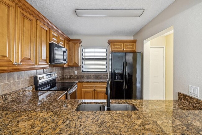 Building Photo - 1453 Lake Crystal Dr