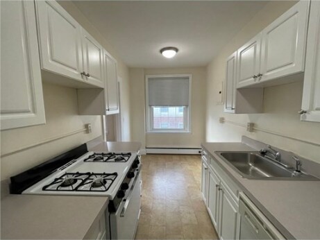 Building Photo - 1243 Beacon St