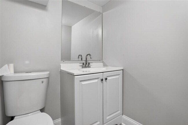 Building Photo - 2289 Addison Rd NE