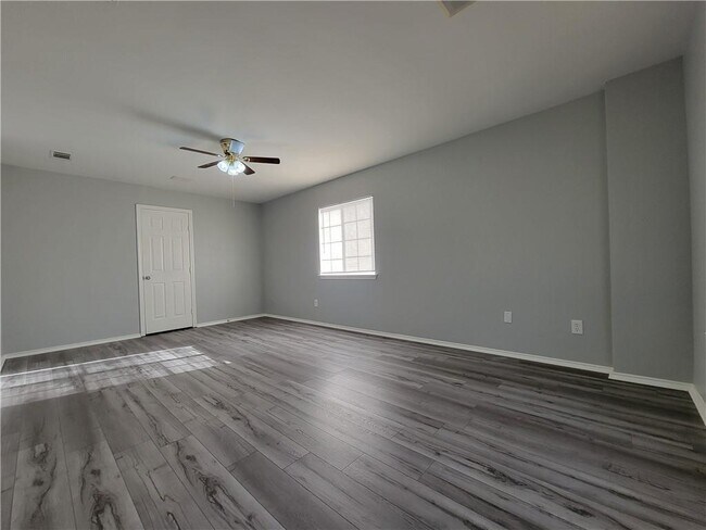 Building Photo - 1001 Acanthus St