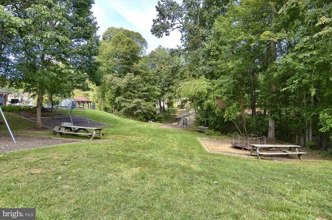 Building Photo - 10641 John Ayres Dr