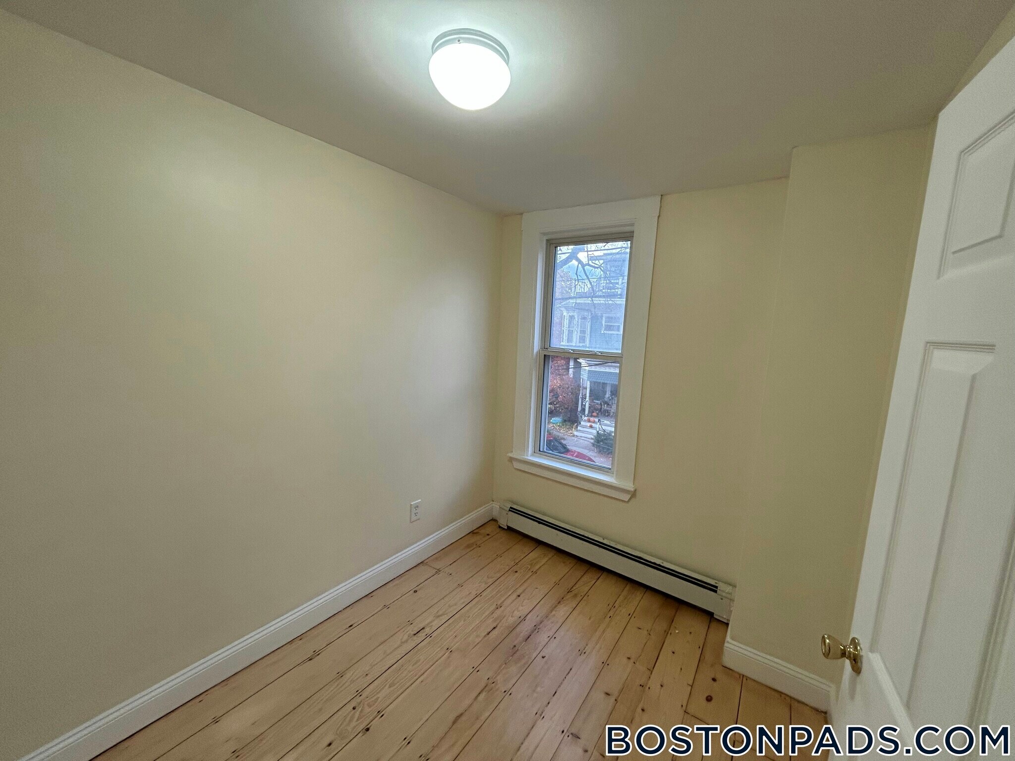 Building Photo - 64 Pleasant St