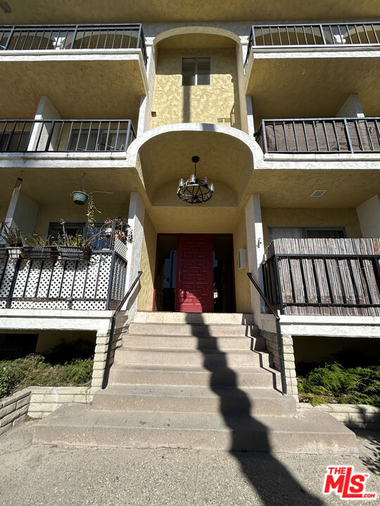 Building Photo - 1033 6th St