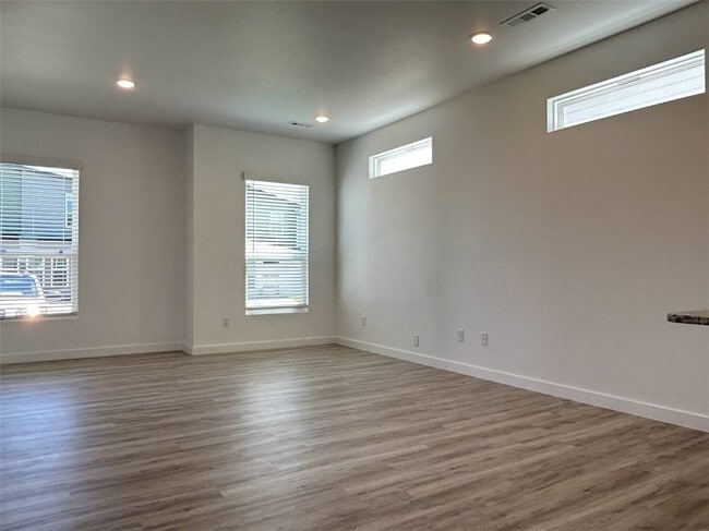 Building Photo - 960 Ventnor Ave