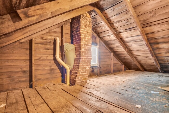 Building Photo - 2 bedroom 1 bathroom located in the heart of Carlisle