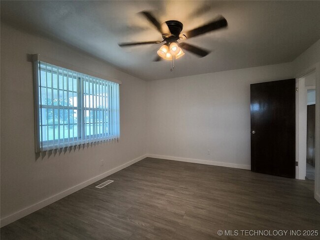 Building Photo - 16012 S Elwood Ave