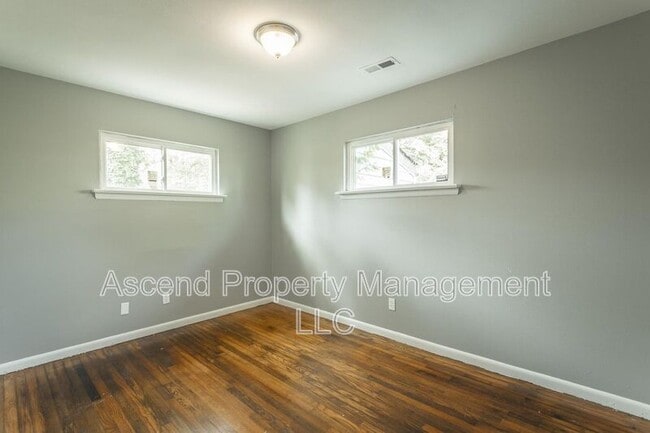 Building Photo - 1113 Jarvis Ave