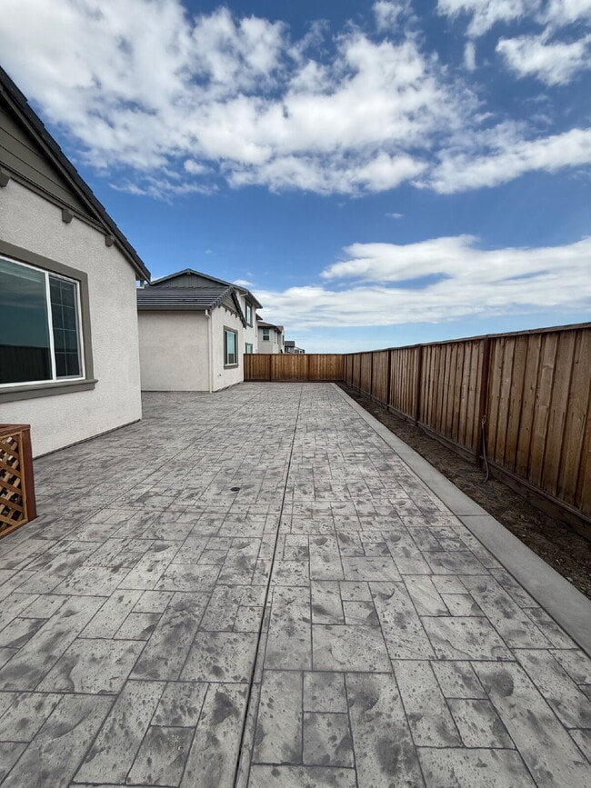 Building Photo - Brand-New 4-Bedroom Single-Story Home with Solar, Stunning Views & Open Floor Plan!