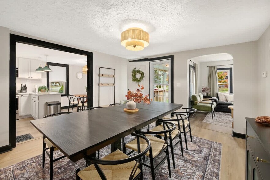 Building Photo - 303 E Washington St