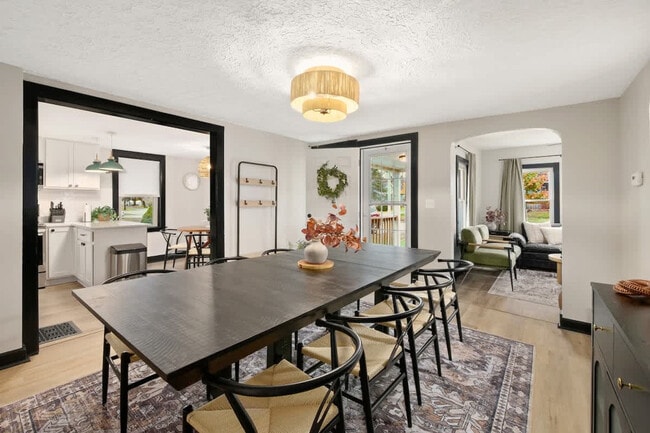 Building Photo - 303 E Washington St