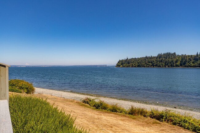 Building Photo - Short Term Lease | 2 Bed, 2 Bath Resort Style Waterview Condo For Rent!