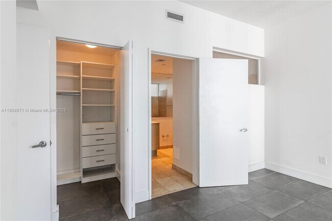 Building Photo - 350 NE 24th St