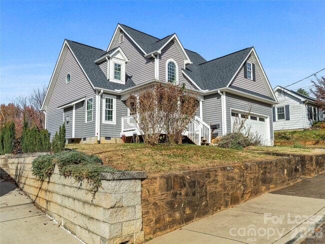 Building Photo - 14 Hildebrand St