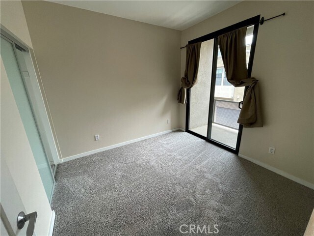 Building Photo - 501 W Maple Ave