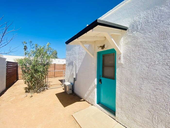 Building Photo - 2625 E Copper St