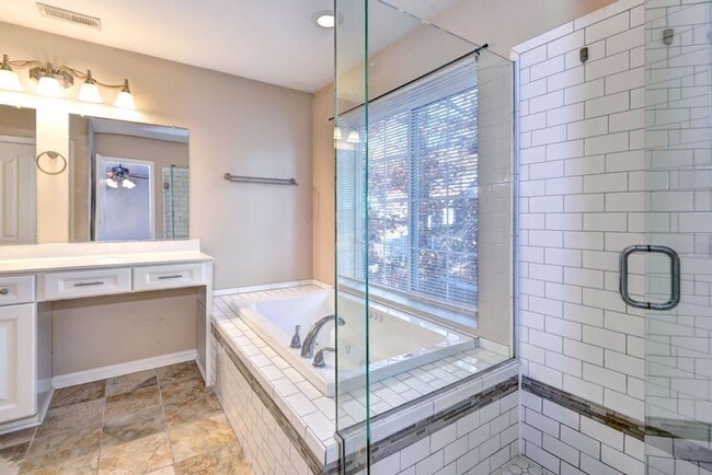 Building Photo - Updated Kiln Creek Home