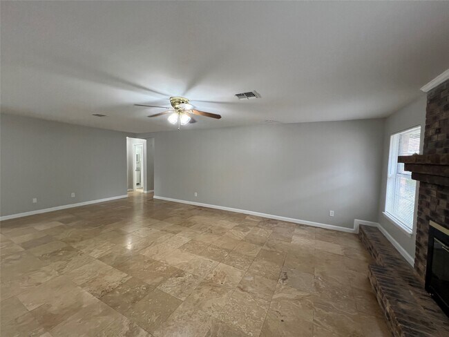 Building Photo - 2402 Fawnwood Ln