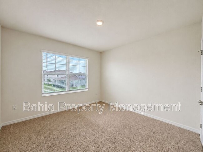 Building Photo - 869 Ambleside Dr