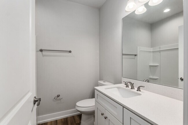 Building Photo - Charming 3-Bed, 2-Bath Home with Fenced Yard – Available 7/13/26!