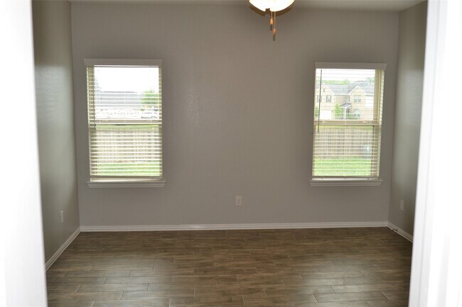 Building Photo - 8435 Chesney Trl