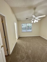 Building Photo - Cozy 2BR/2.5 Bath Townhouse in Holly Ridge