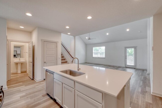 Building Photo - 7501 Smallwood Dr